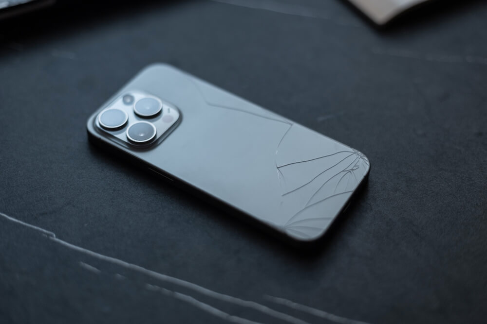 popsuty-tyl-telefonu-apple-iphone