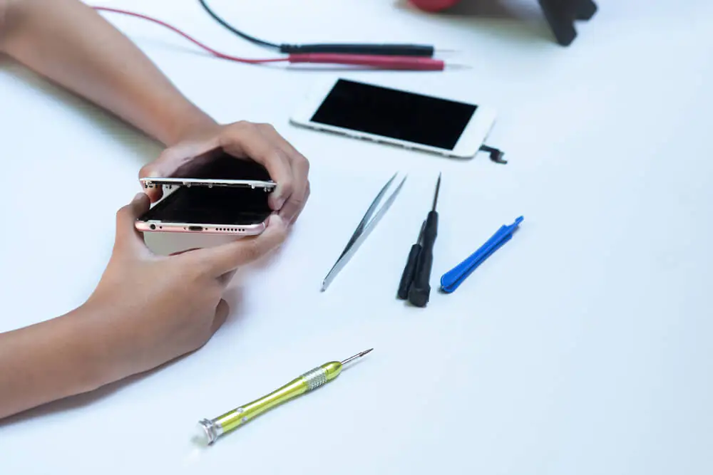 wymiana ekranu iphone od ręki